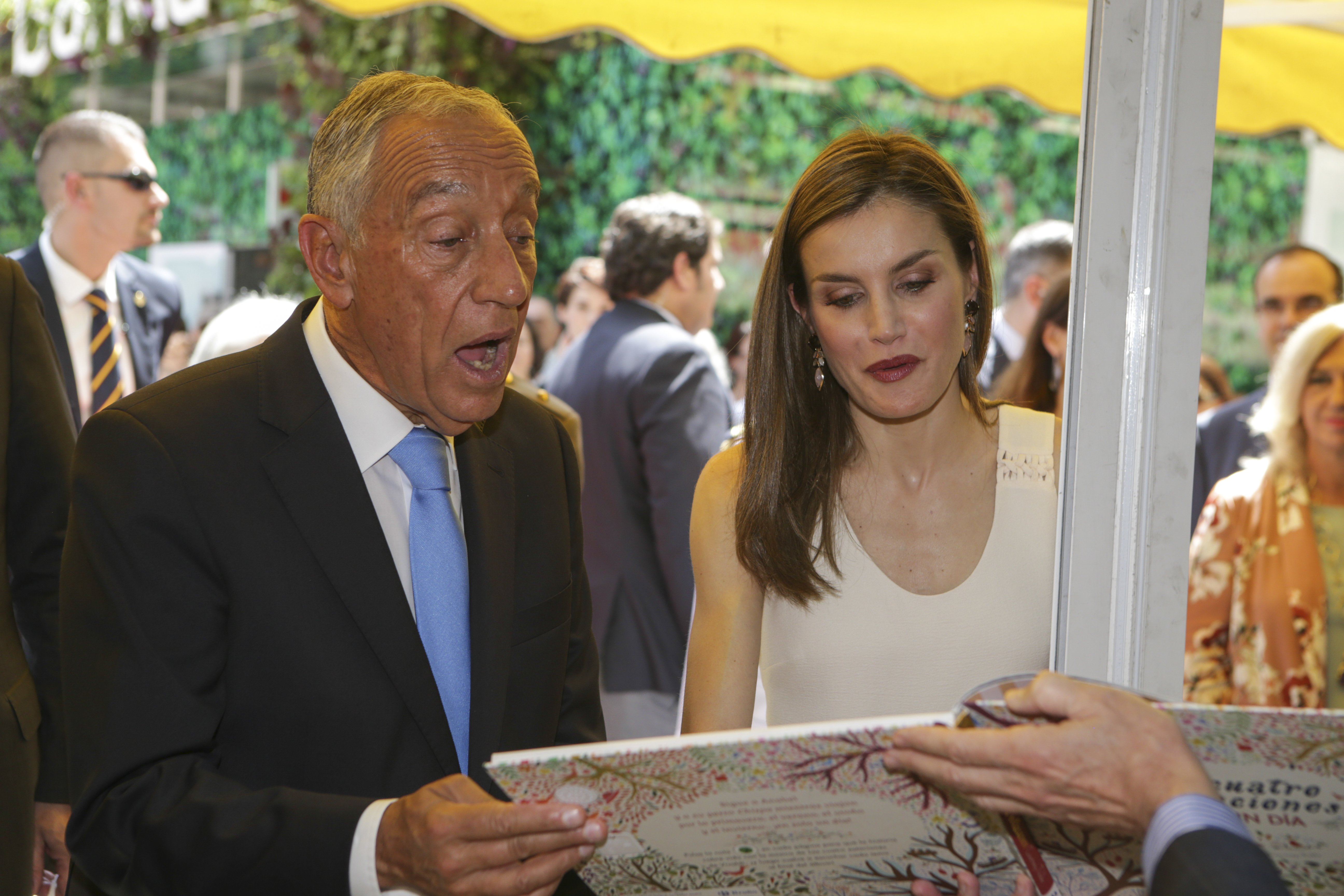 letizia leyendo letizia leyendo