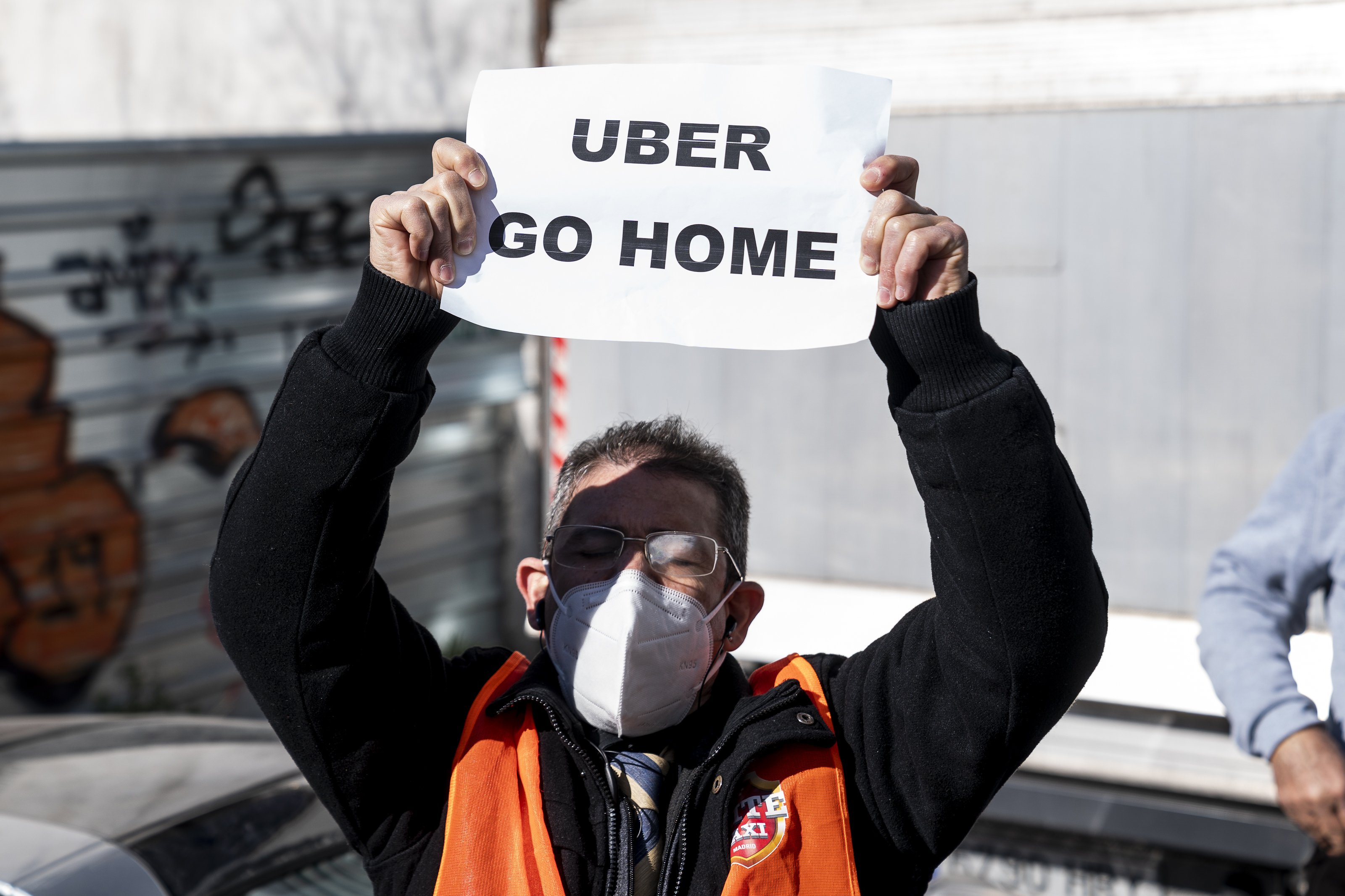 Membre d'Elite Taxi protesta contra Uber a Madrid / Europa Press