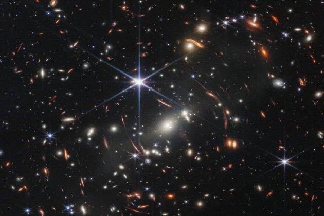 imatge nitida univers James Webb Space