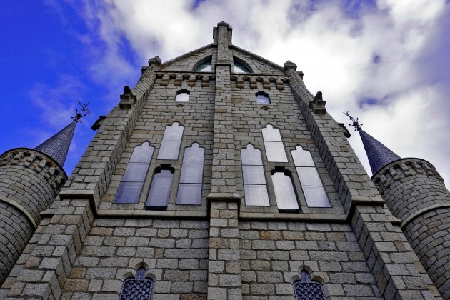 Palacio Episcopal de Antoni Gaudí / Pixabay