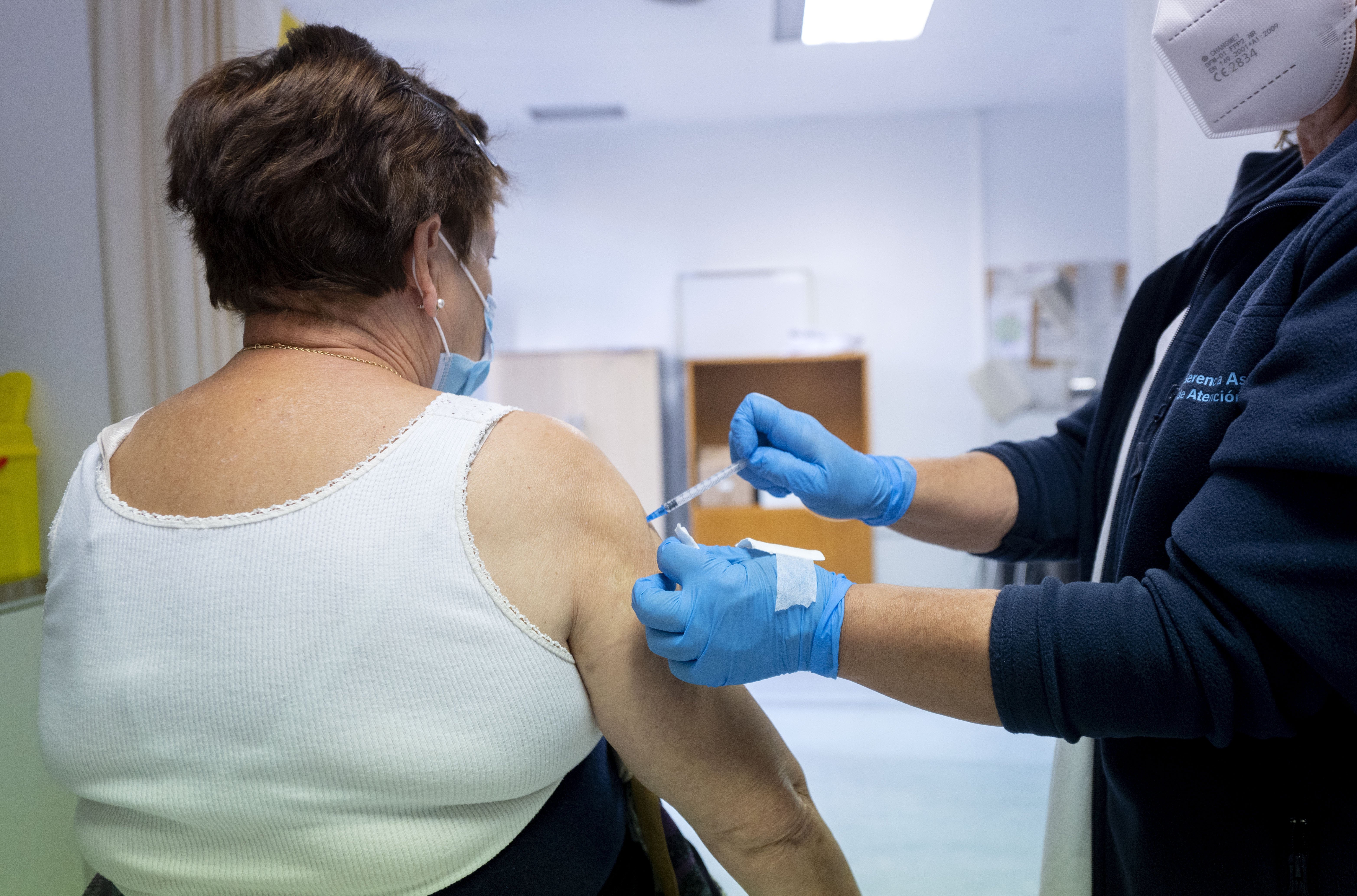 Las vacunas contra las variantes de la covid se empezarán a aplicar entre septiembre y octubre