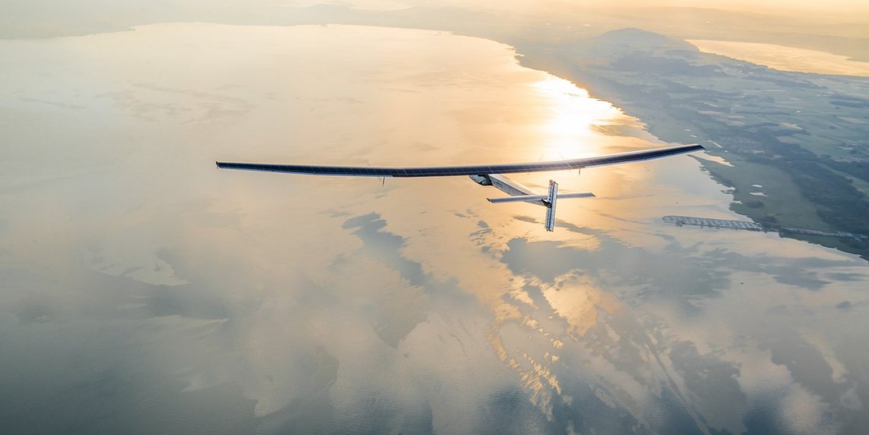 Hay un avión solar sobrevolando España