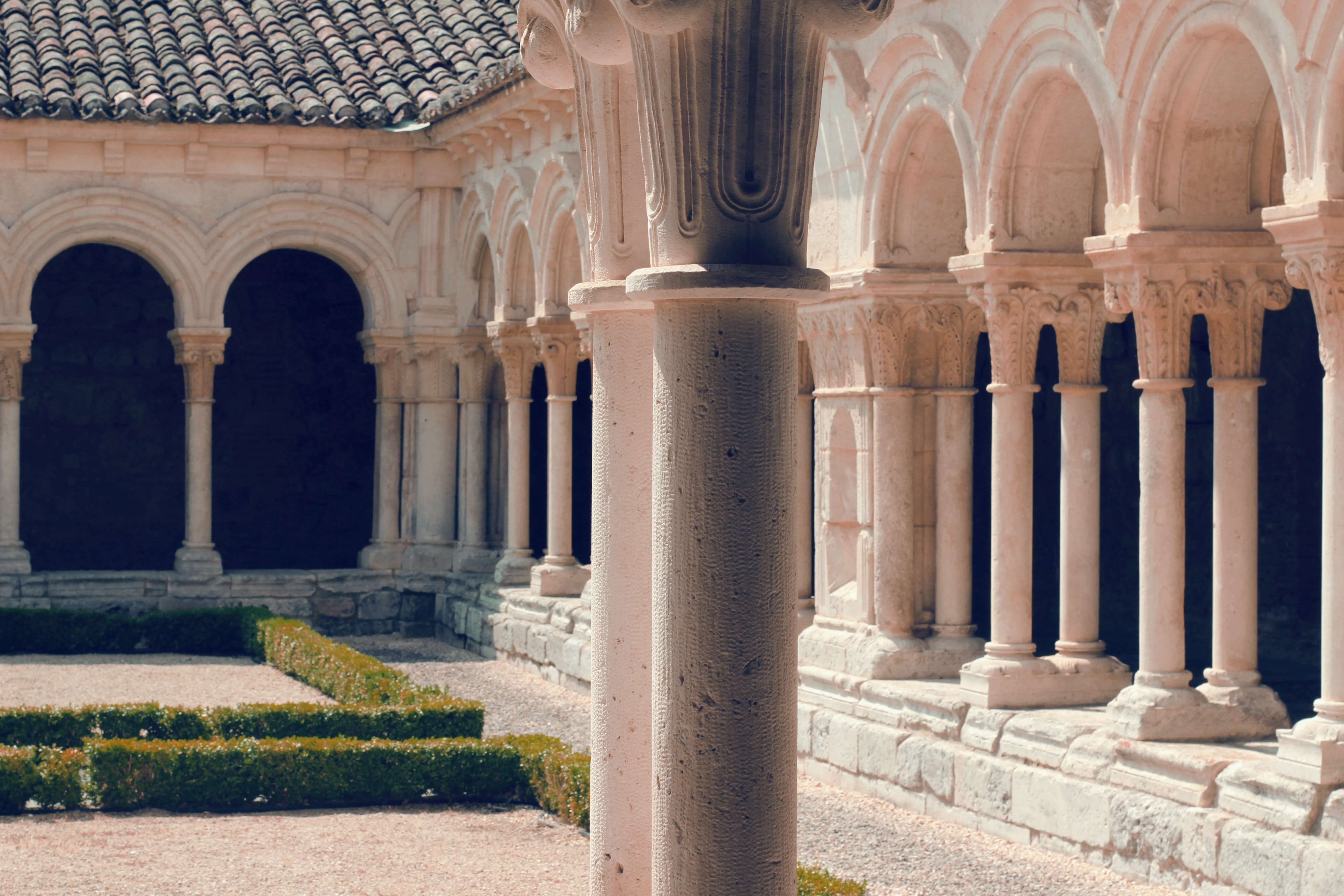 Monestir de les Vagues / Unsplash Monestir de les Vagues / Unsplash