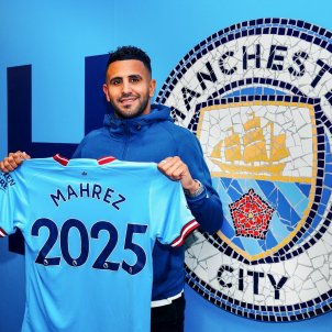 Riyad Mahrez renovacion Manchester City 2025 / Foto: Manchester City