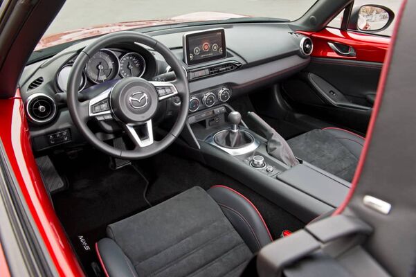 Mazda tiene el coche con menos maletero a la venta en España