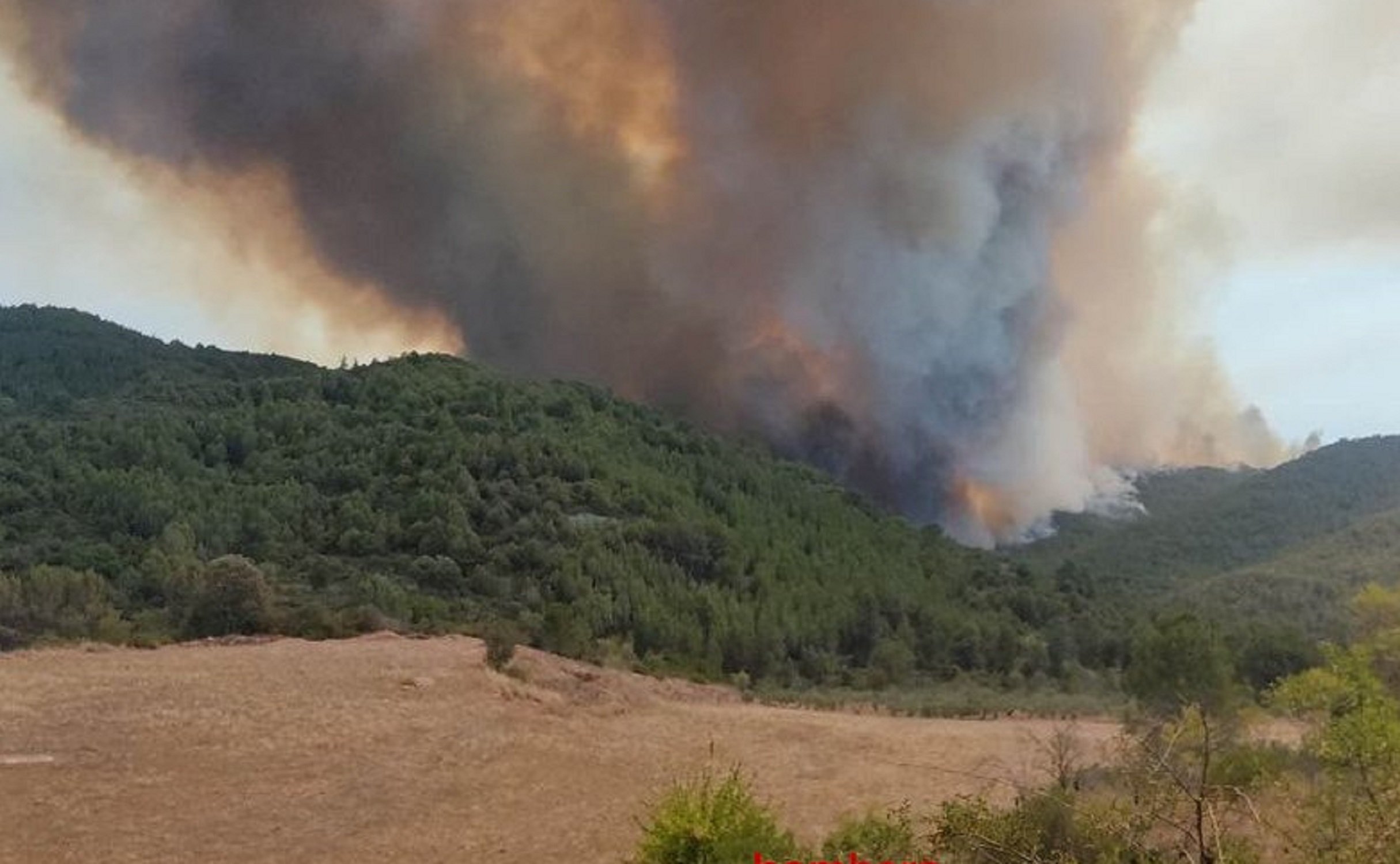 Confinan las urbanizaciones River Park y Can Riera de El Pont de Vilomara por el incendio en el Bages