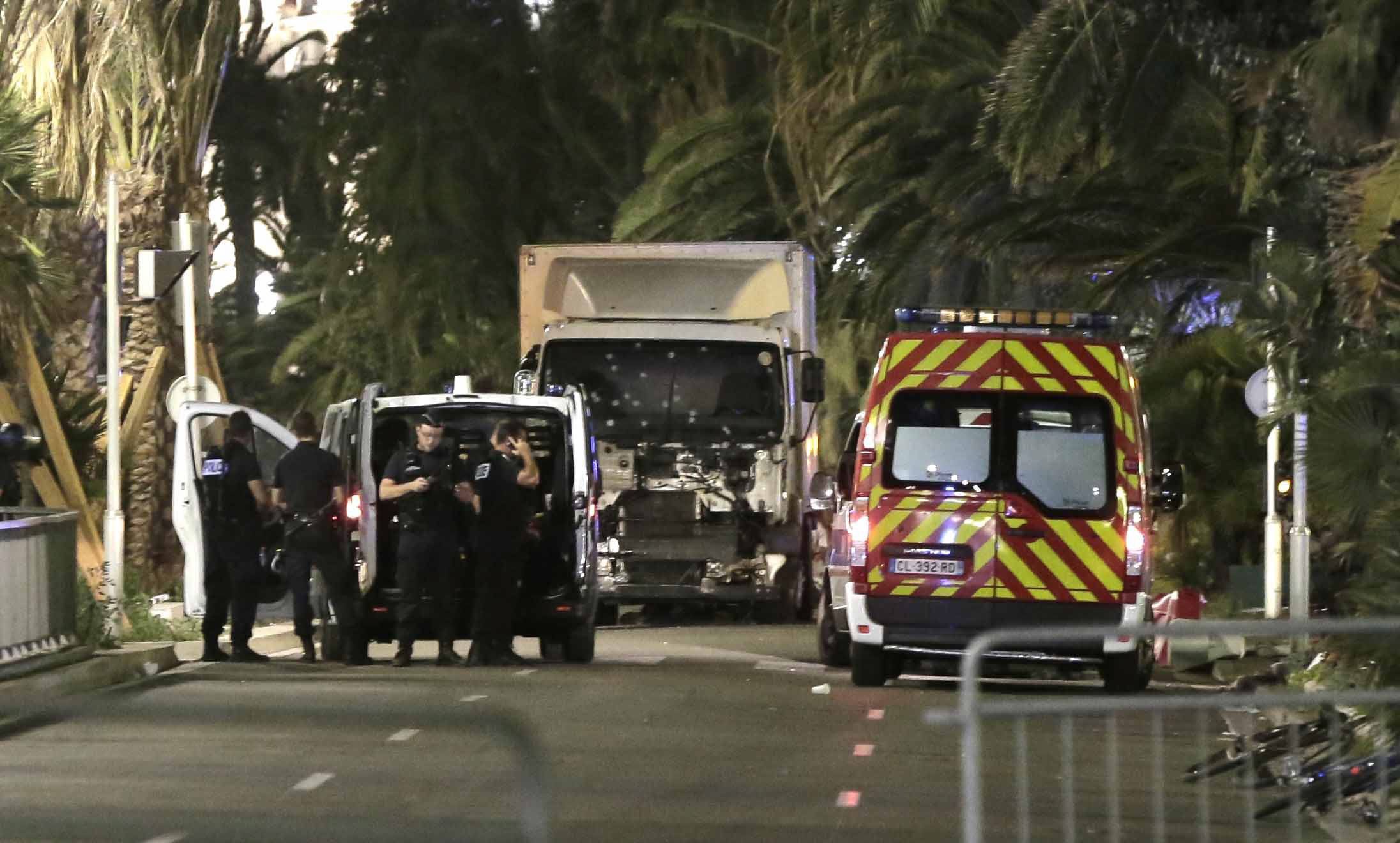 "Tráeme más armas", el SMS que envió el autor del atentado de Niza