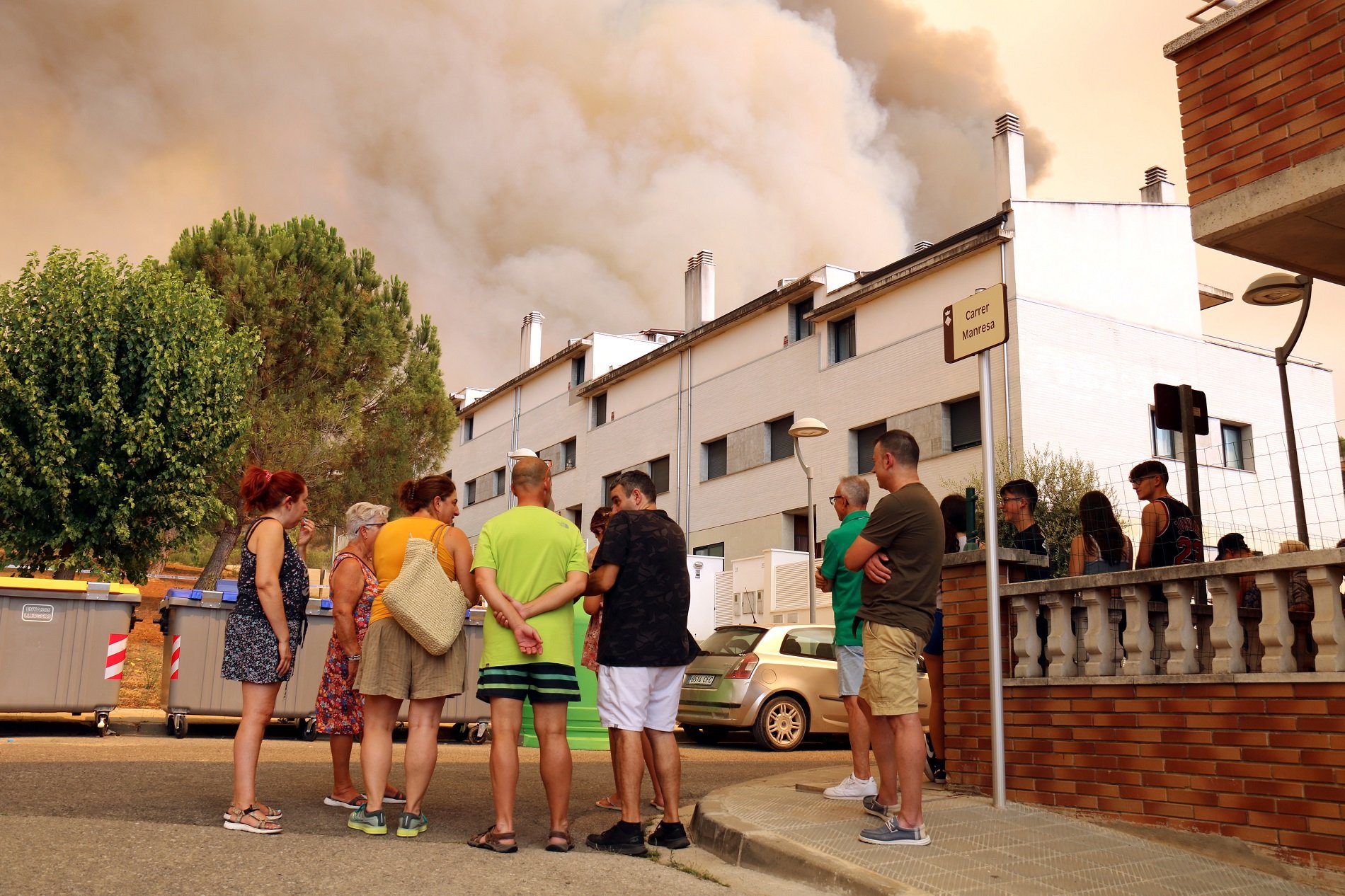 Confinats 5 municipis per l'incendi al Pont de Vilomara, que també ha obligat a tallar la C-16