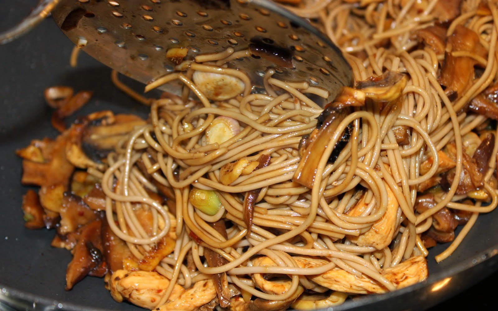 wok fideus soba pollastre shiitake pas37