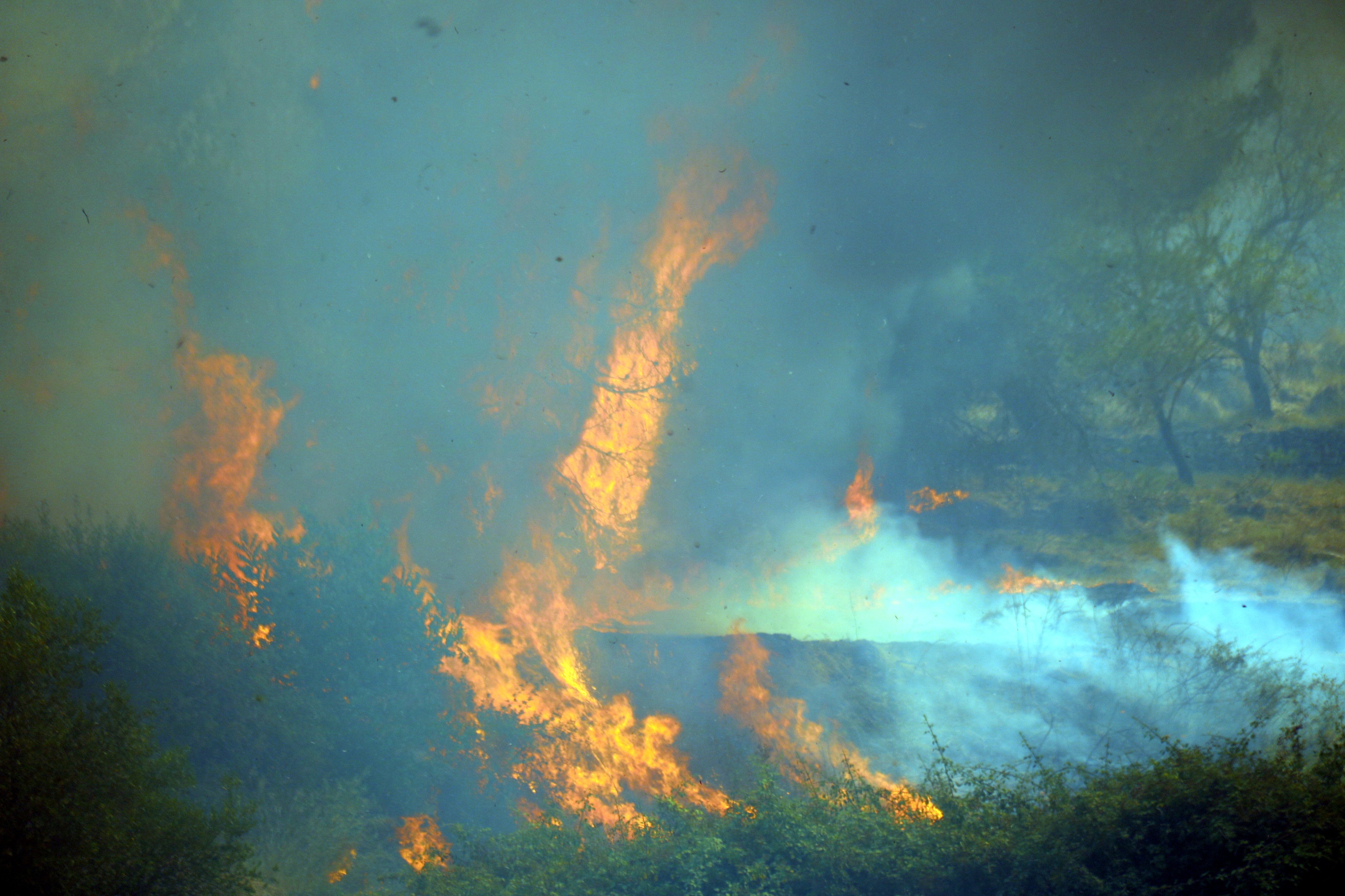 Estabilizado el incendio de El Pont de Vilomara, pero con la sospecha de un pirómano descontrolado