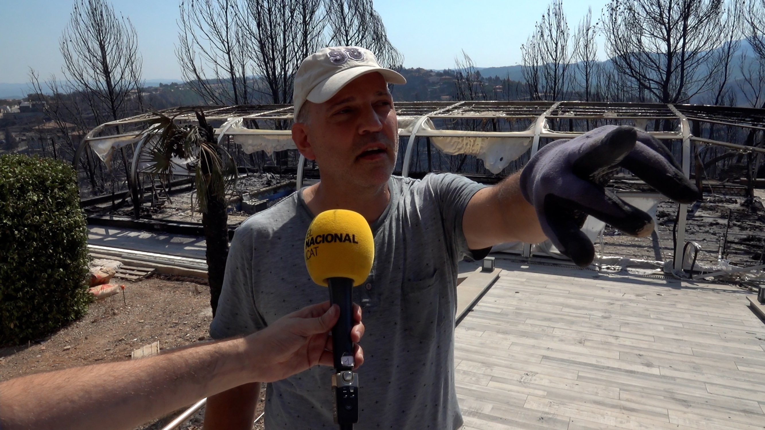 Jaume, un dels veïns atrapats a l'incendi del Pont de Vilomara: "El foc em va envoltar" | VÍDEO