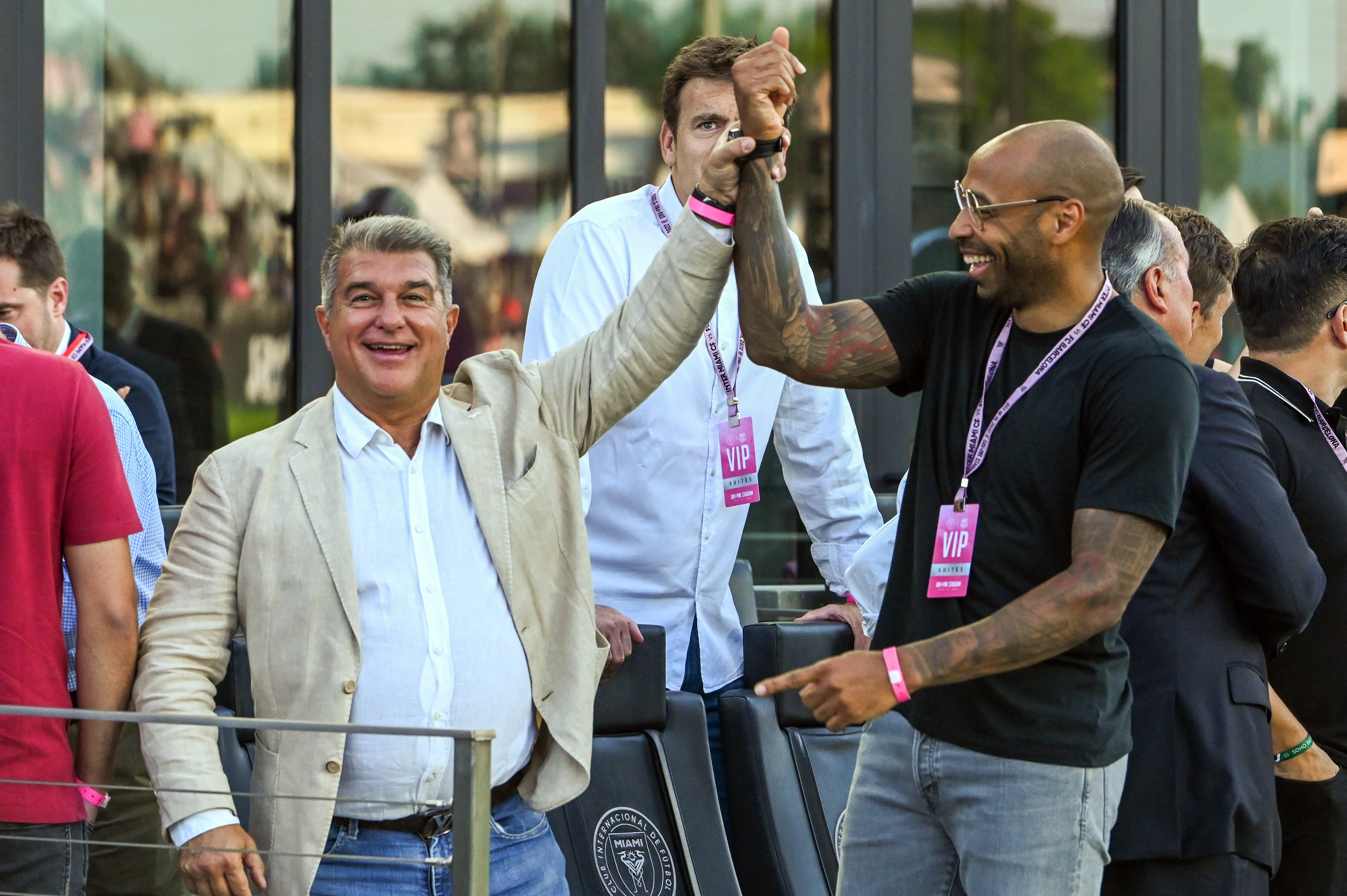 Joan Laporta estudia acomiadar-lo per incapacitat perquè el seu estat no li permet continuar sent jugador del Barça