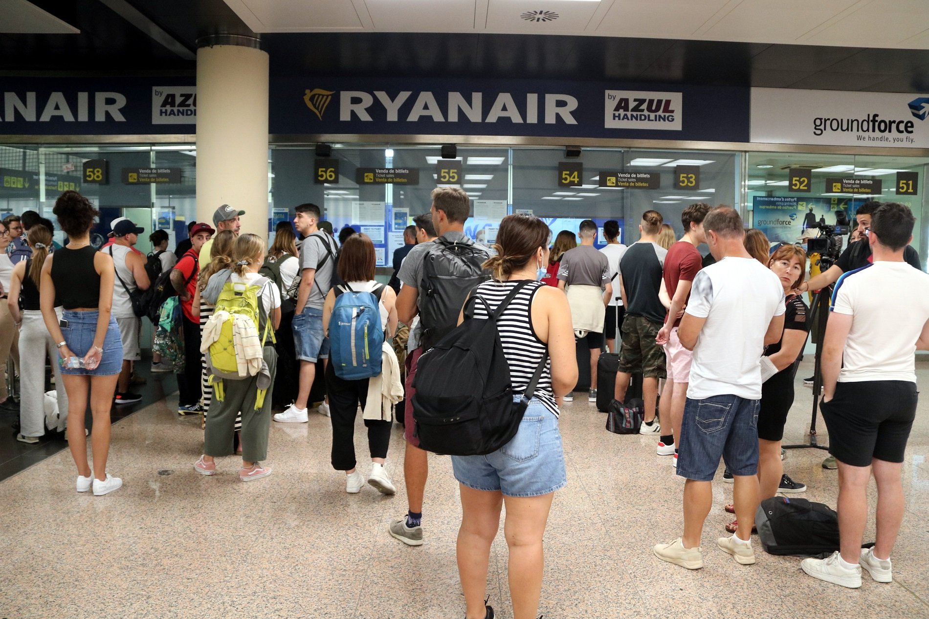4 vuelos cancelados y 12 retrasos en el aeropuerto del Prat por la huelga de Ryanair