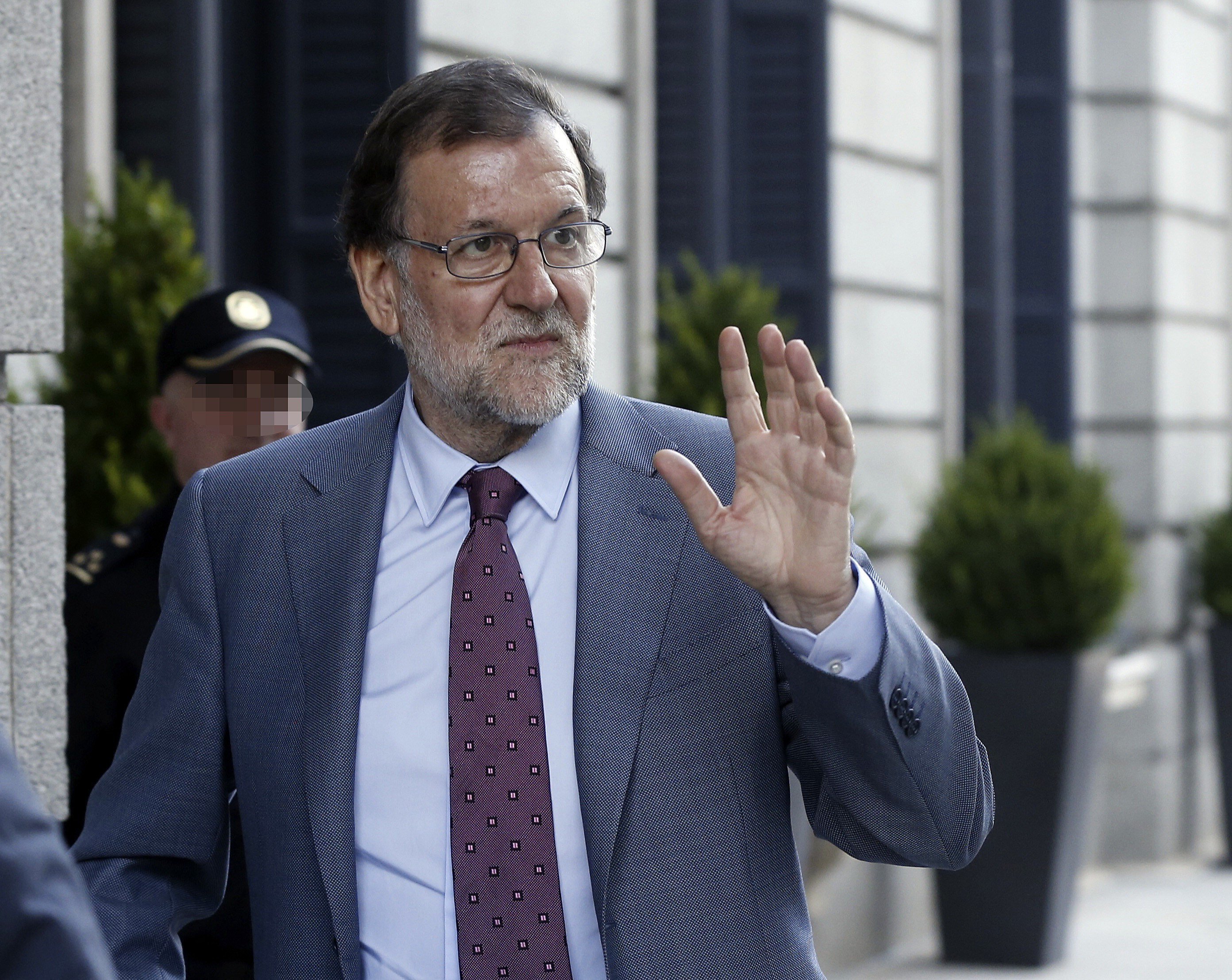 Rajoy advierte a Puigdemont que "sabe qué hacer" ante el 1-O