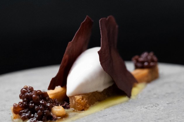 Helado de sobao, caramelo, ron, café y cacao Helado de sobao, caramelo, ron, café y cacao