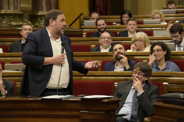 Oriol Junqueras i Carles Puigdemont al Parlament / Laura Gómez