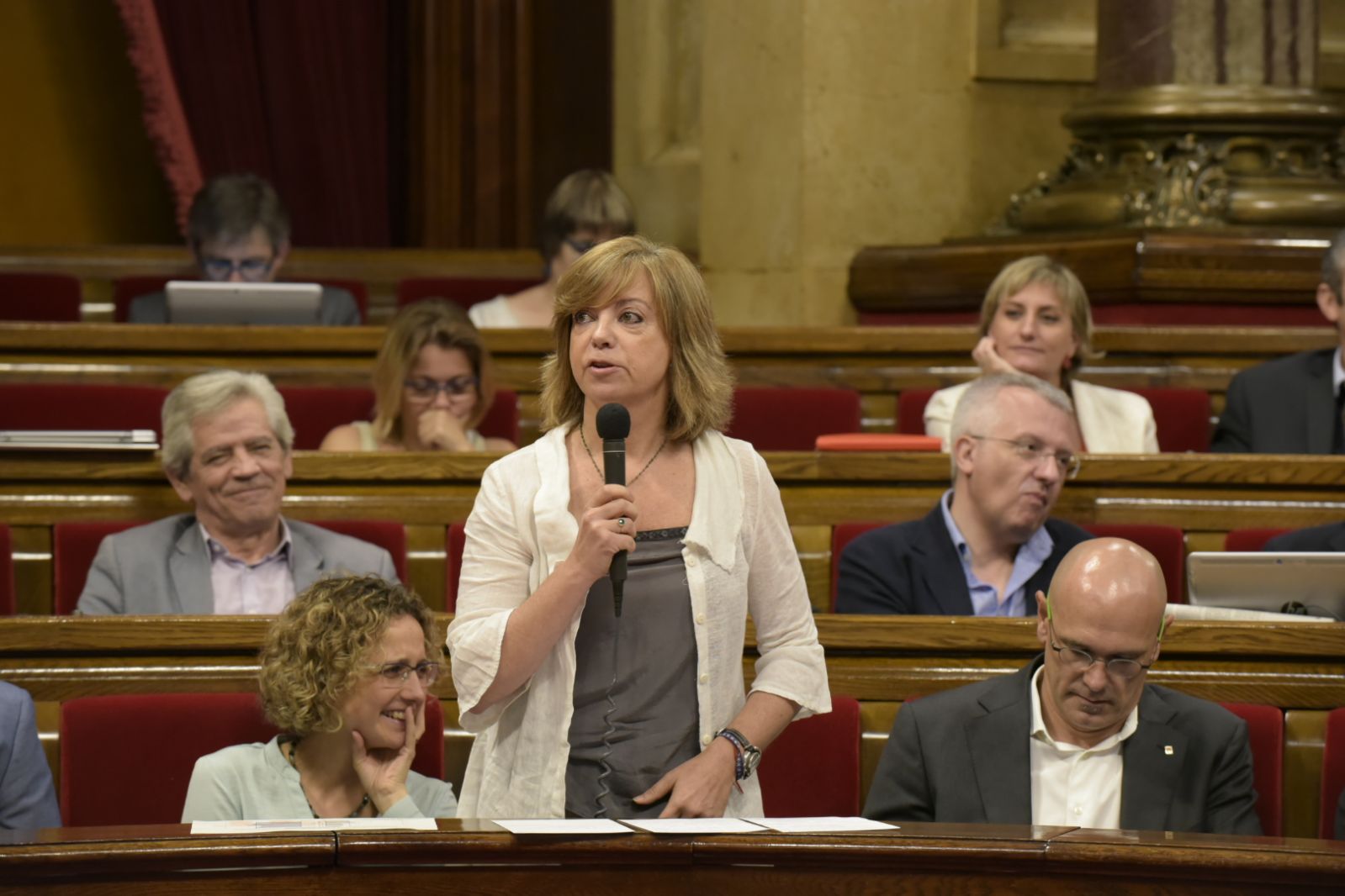 Borràs acusa al gobierno español de amenazar a los funcionarios