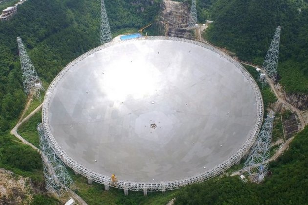 Radiotelescopio gigante Radiotelescopio gigante