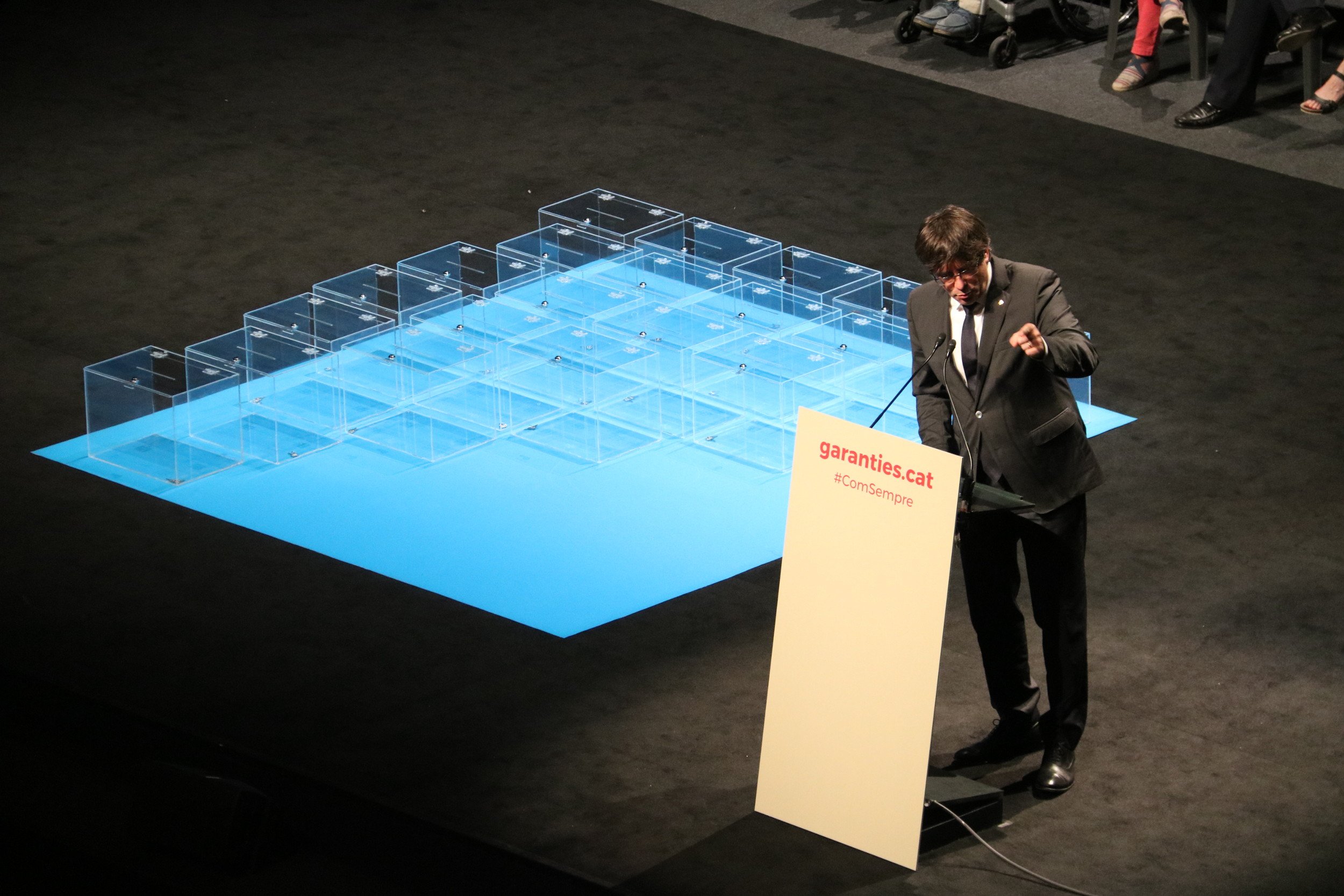 Avís de Rajoy a les empreses que venguin urnes: "No cobraran"