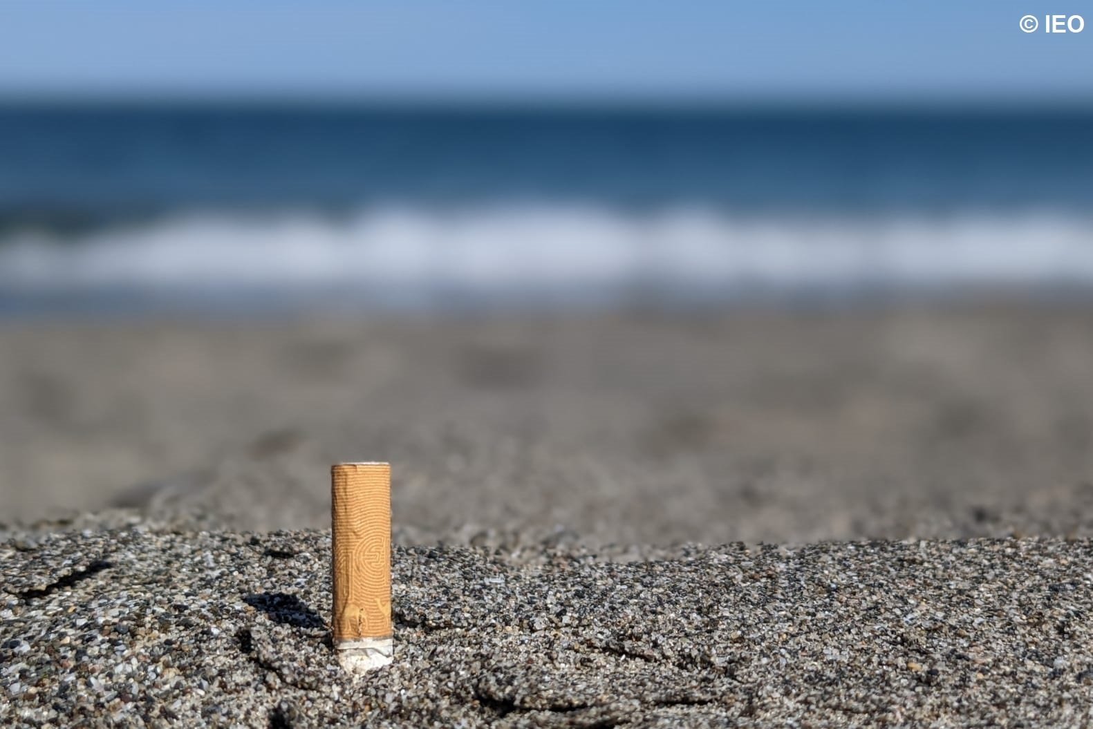 El Ajuntament de Barcelona prohíbe fumar en todas las playas de la ciudad