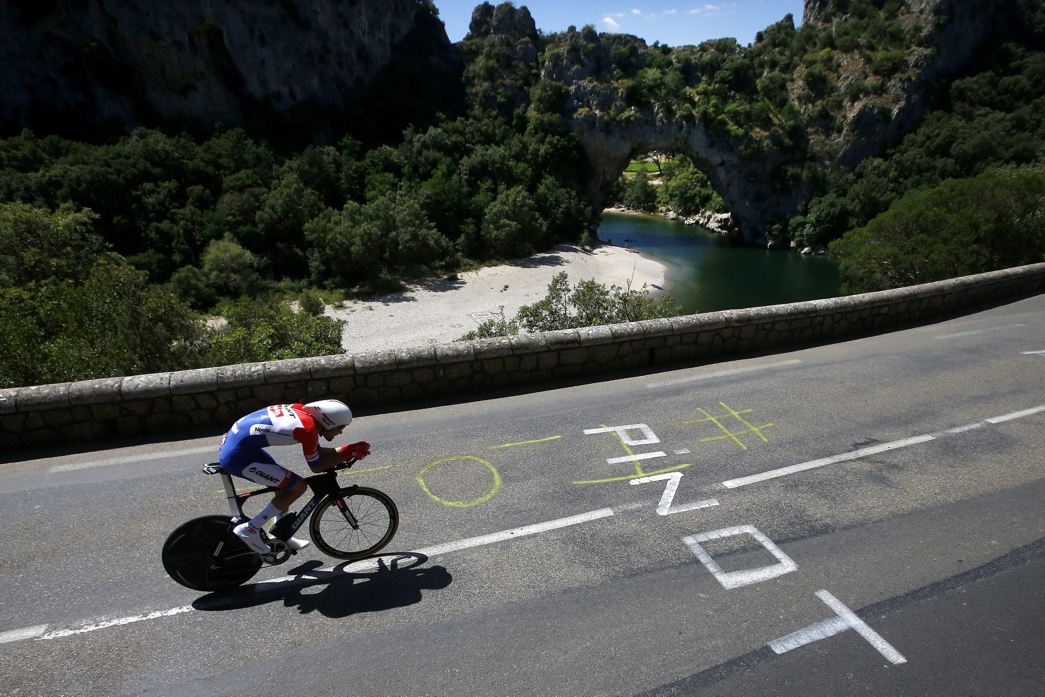 Dumoulin gana una etapa bajo la sombra de Niza