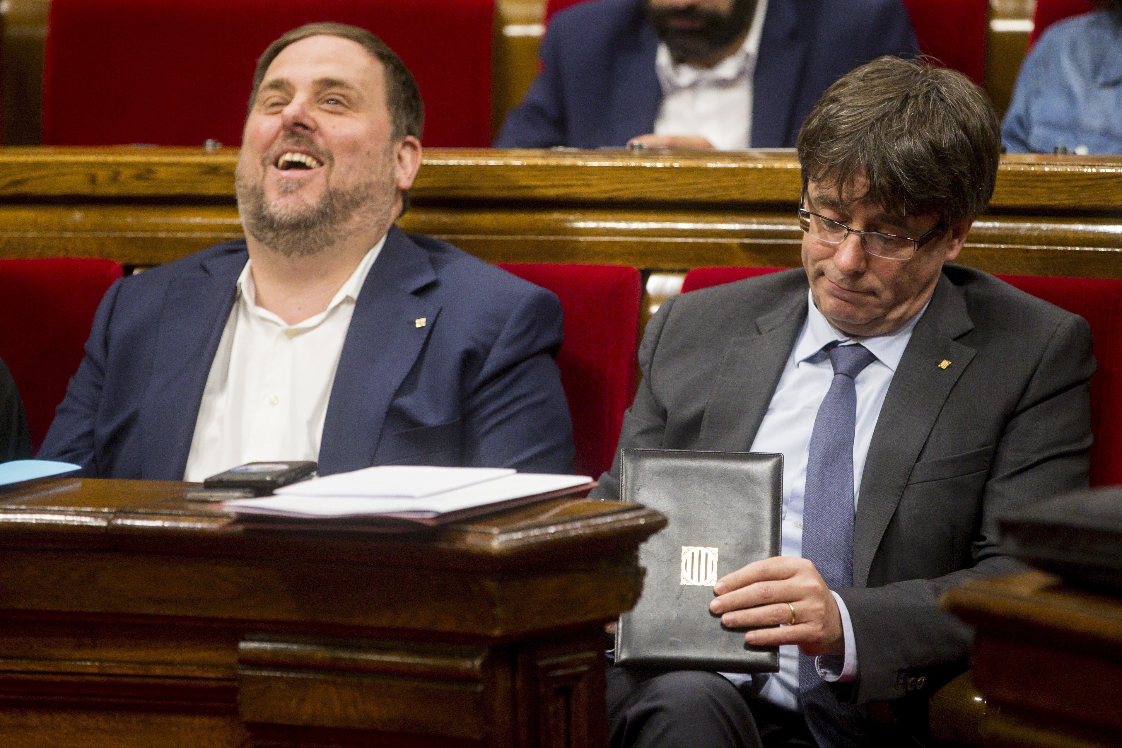 Les ironies de Puigdemont pels rumors que vol atribuir a Junqueras la coordinació del referèndum