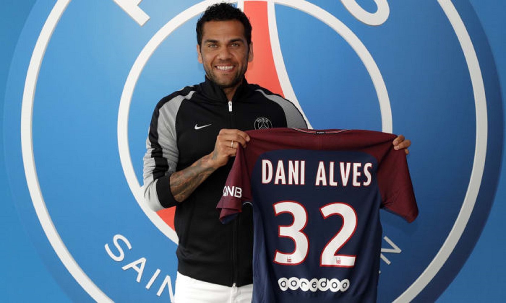 Dani Alves es nuevo jugador del PSG