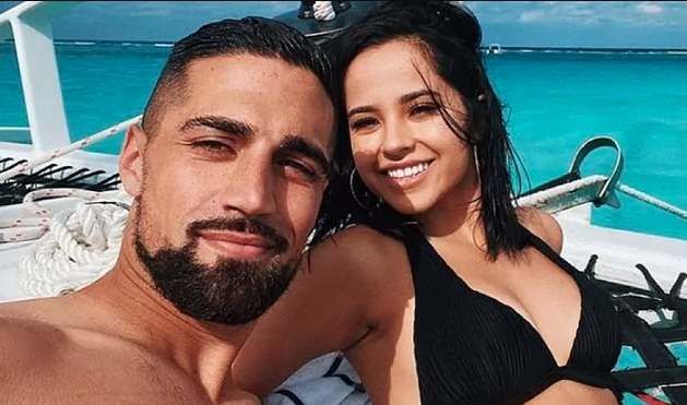 Becky G y Sebastian Lletget