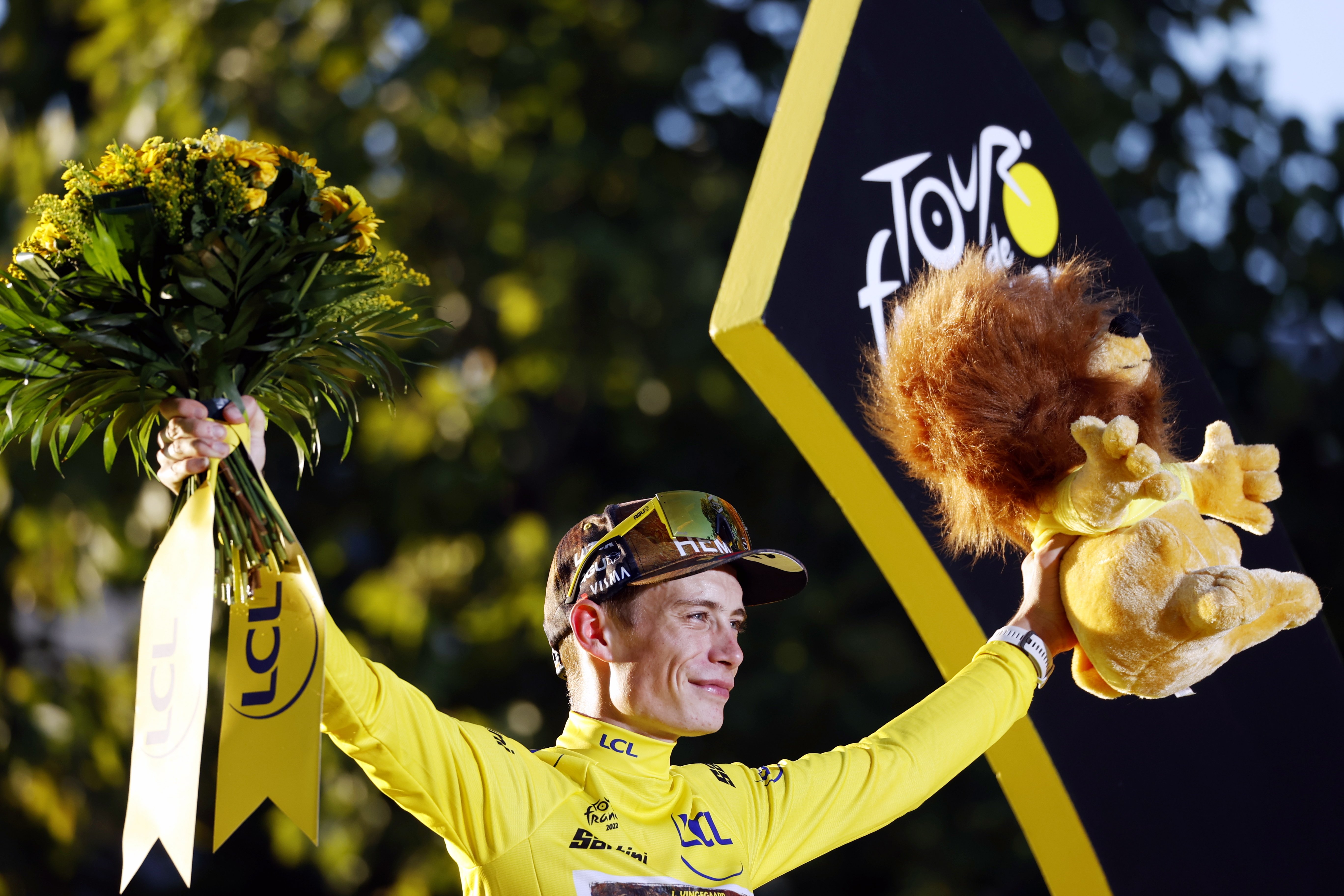 Philipsen gana en el paseo triunfal de Vingegaard hacia París en la clausura del Tour de Francia