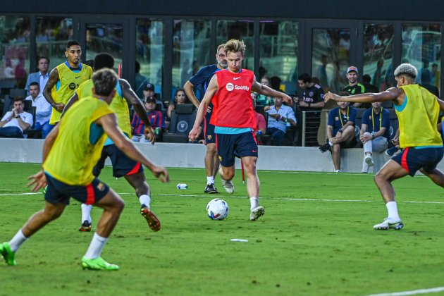 Frenkie de Jong entrenament Barça / Foto: EFE