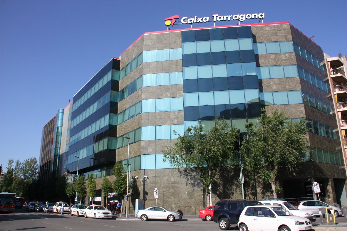 Caixa Tarragona hauria fet pagaments milionaris en efectiu