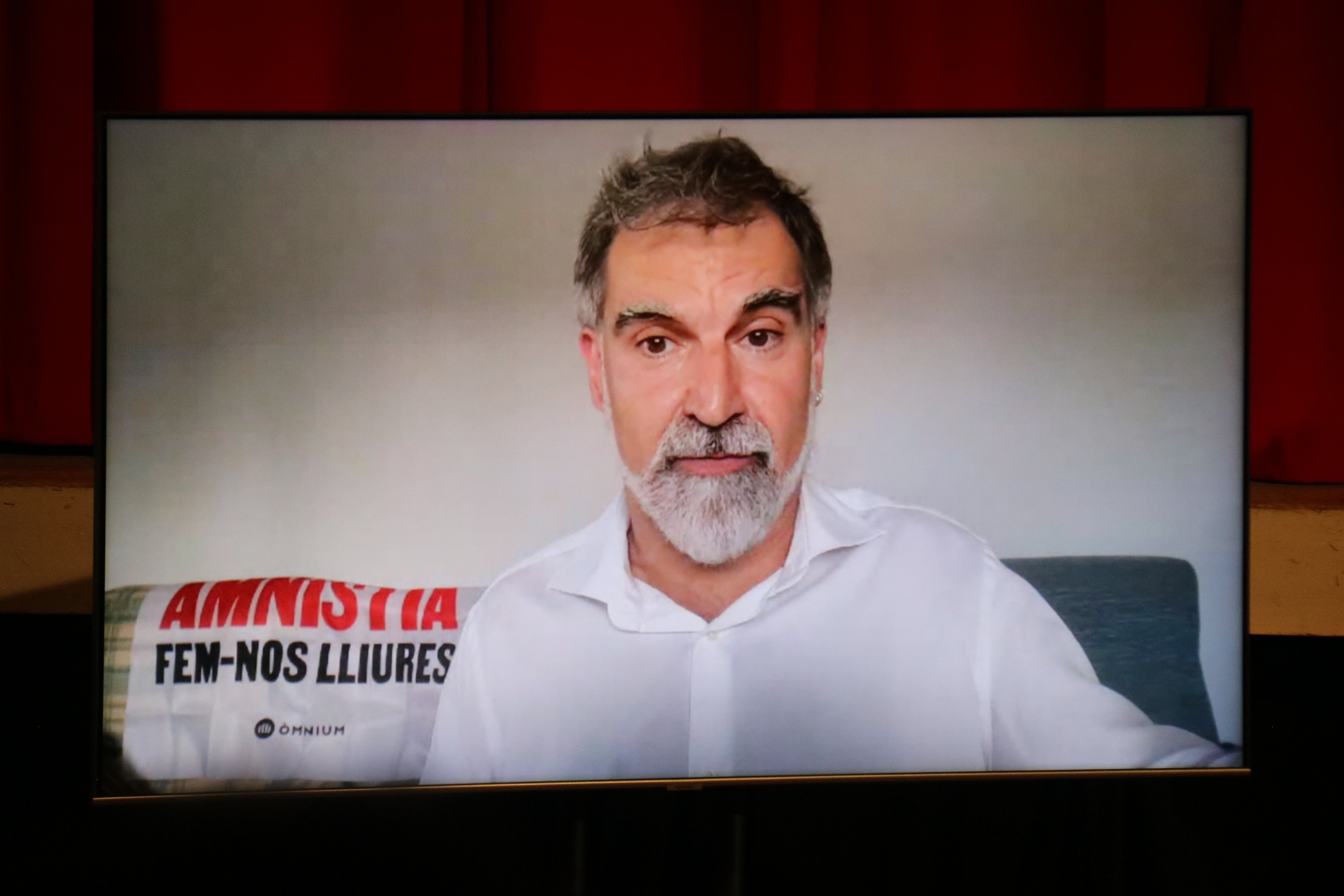 Jordi Cuixart se'n va a viure "temporalment" a Suïssa