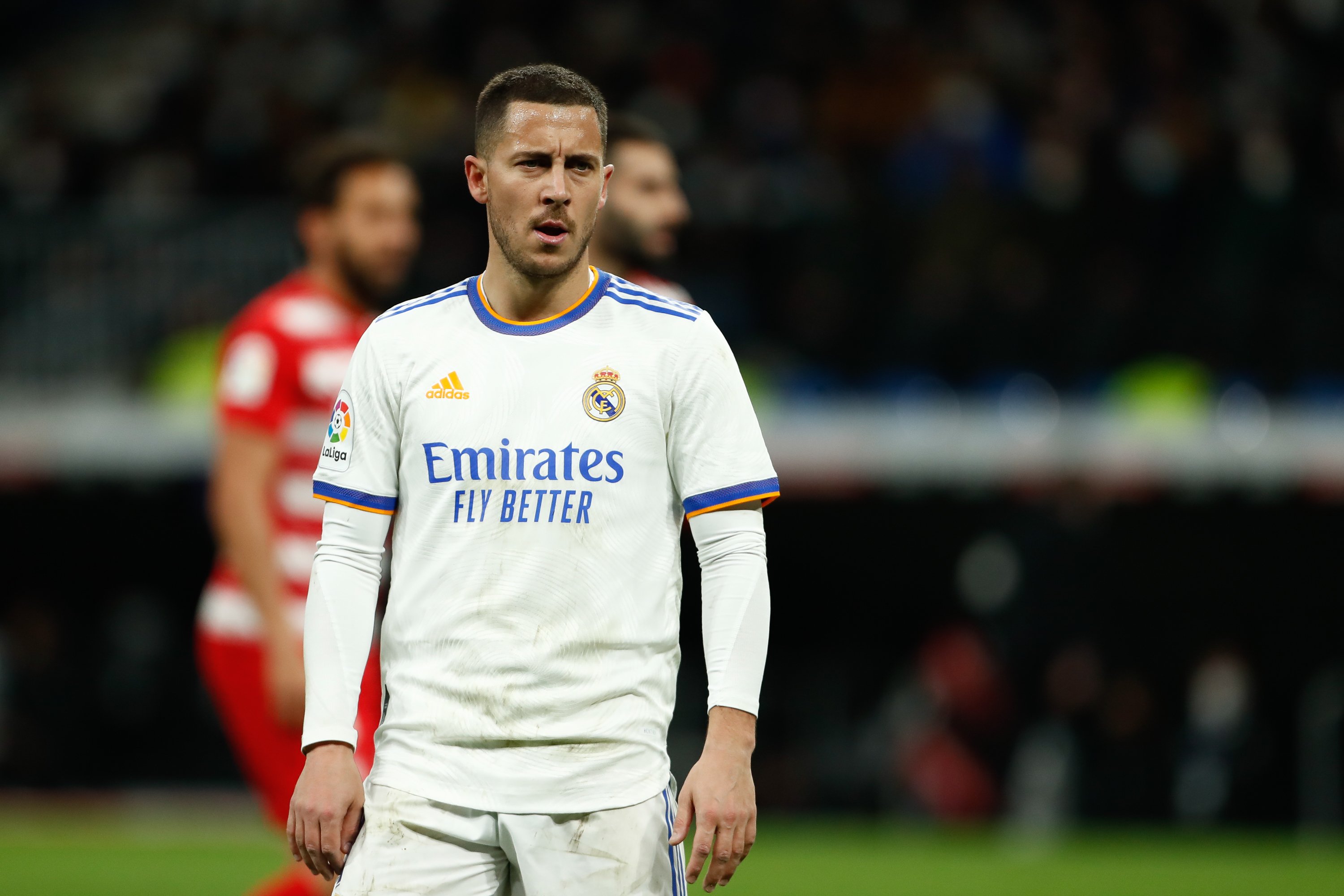 Hazard busca una salida de urgencia del Real Madrid