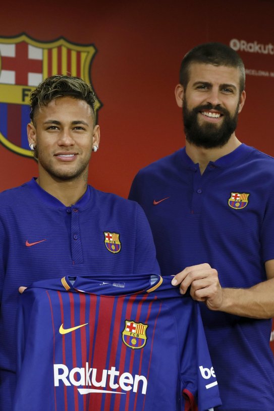 Barça presentación Rakuten Japo Arda Turan pique Messi Neymar EFE Barça presentación Rakuten Japo Arda Turan pique Messi Neymar EFE