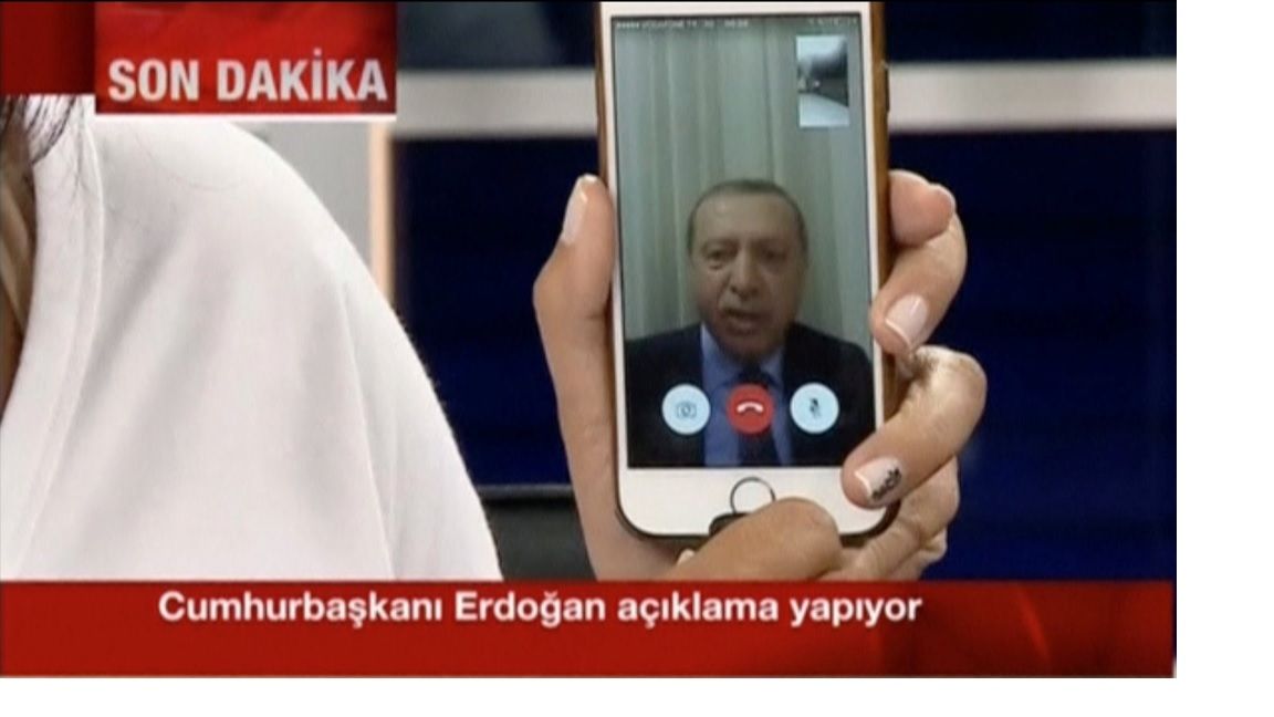 Erdogan en FaceTime, la imagen del golpe fallido