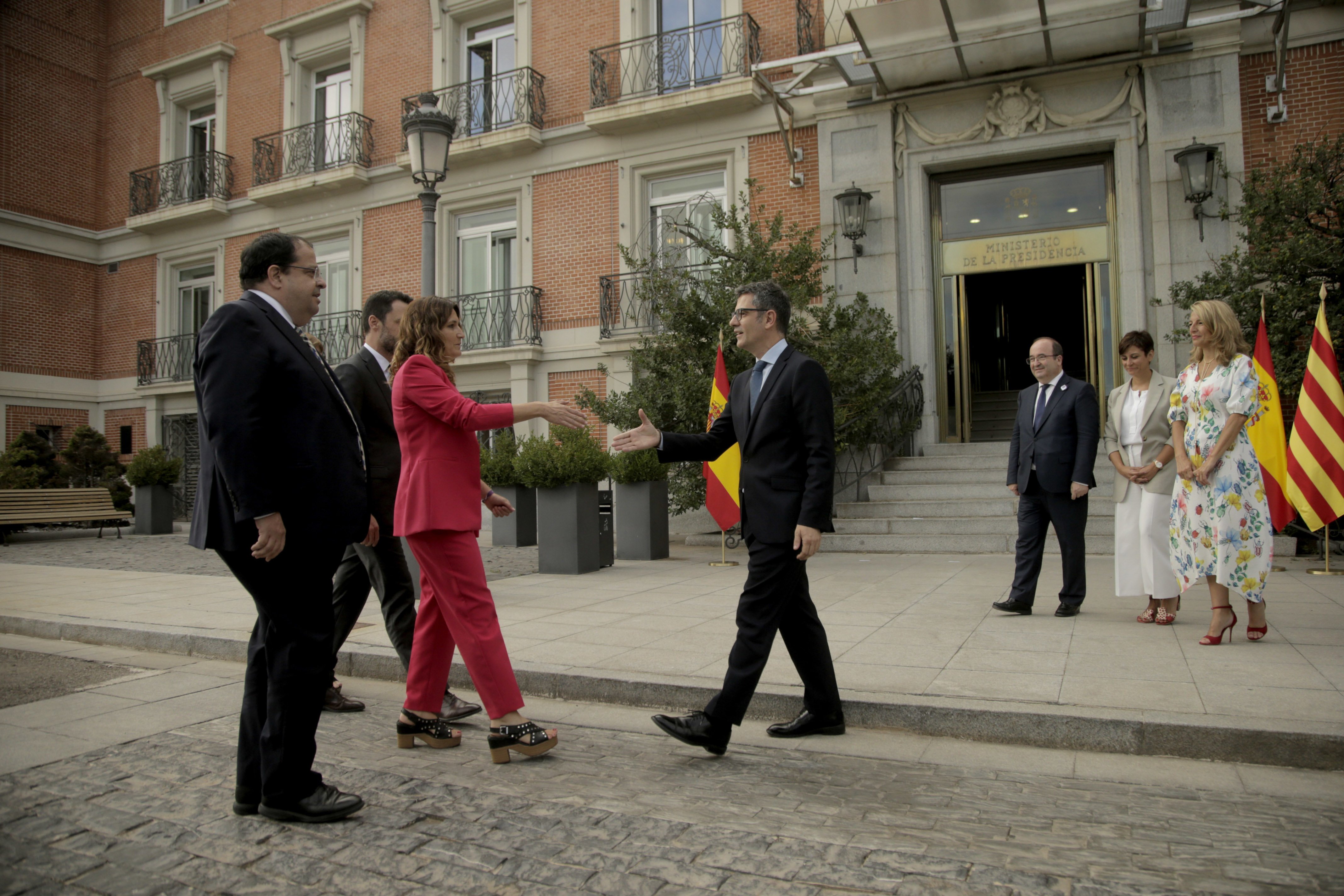 Junts and CUP see dialogue table as a losing strategy, while PSC, ERC and Comuns celebrate it