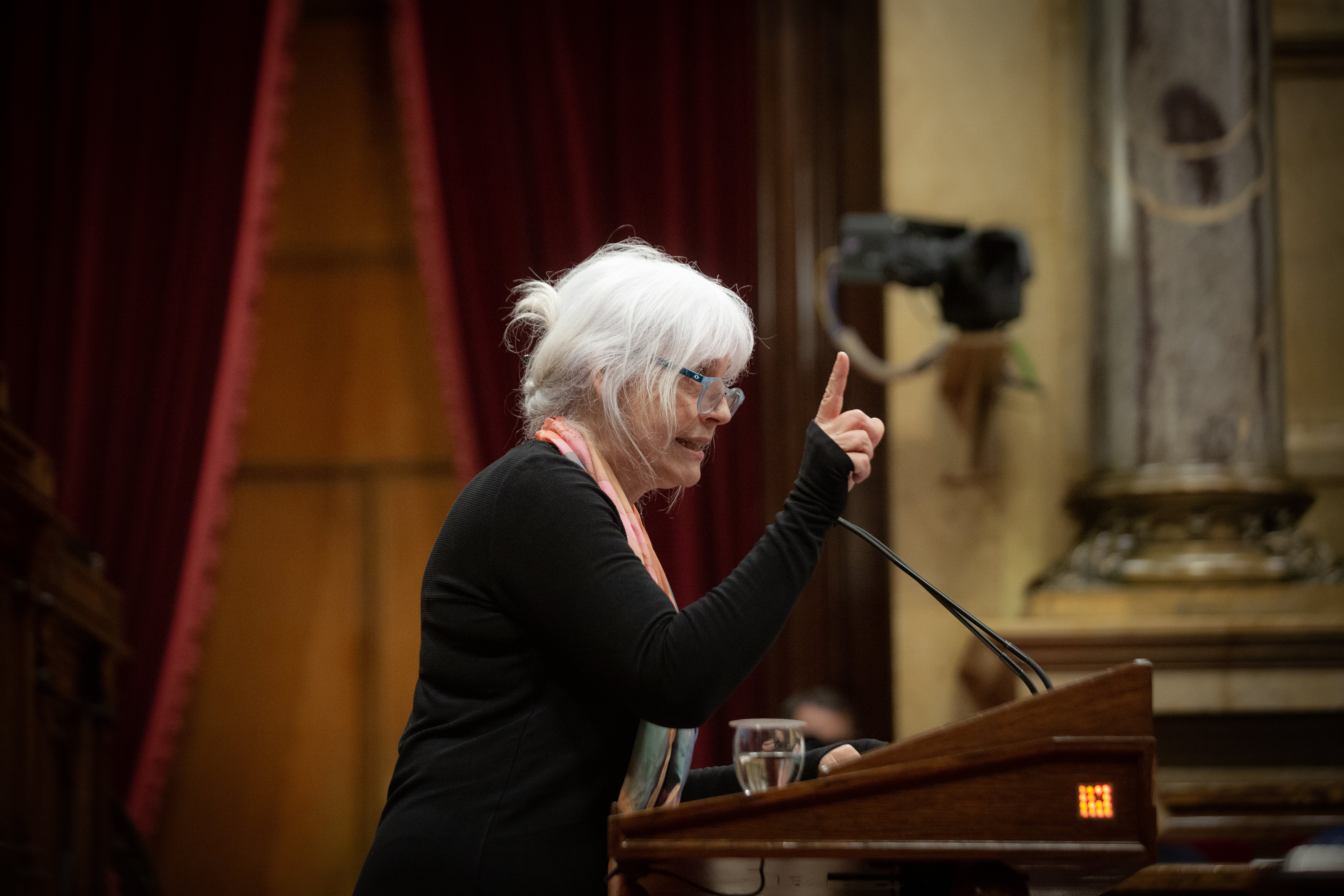 Dolors Sabater desconvoca la comisión de Cultura hasta que Lluís Puig pueda participar telemáticamente