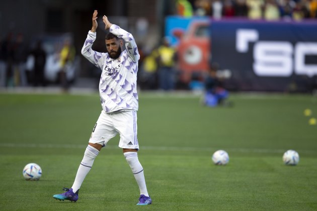 Karim Benzema calentamiento Real Madrid / Foto: EFE