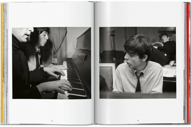 Paul McCartney tocando el piano en París en 1964 Foto Harry Benson Paul McCartney tocando el piano en París en 1964 Foto Harry Benson
