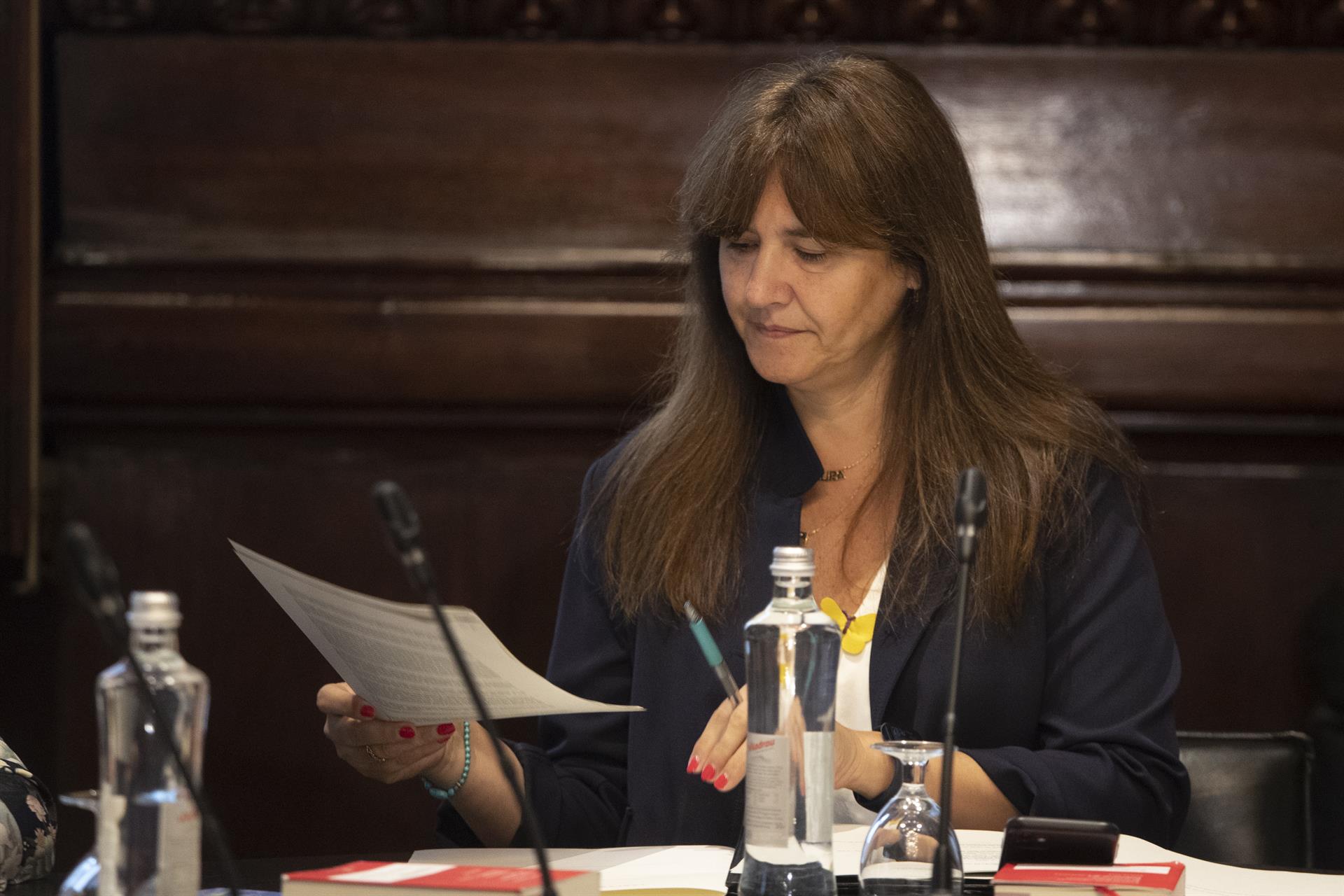 Laura Borràs vuelve al Parlament: firma reconsideraciones de Puig y rifirrafe con Ruben Wagensberg