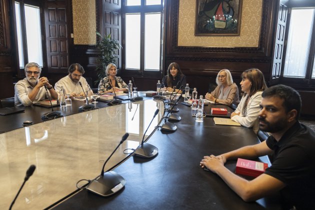 Laura Borràs president la reunió de la mesa del parlament, quan es decideix sis serà suspesa/ Montse Giralt Laura Borràs president la reunió de la mesa del parlament, quan es decideix sis serà suspesa/ Montse Giralt