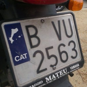 Tapar la 'E' de la matrícula del coche no es ilegal: Interior revoca las multas