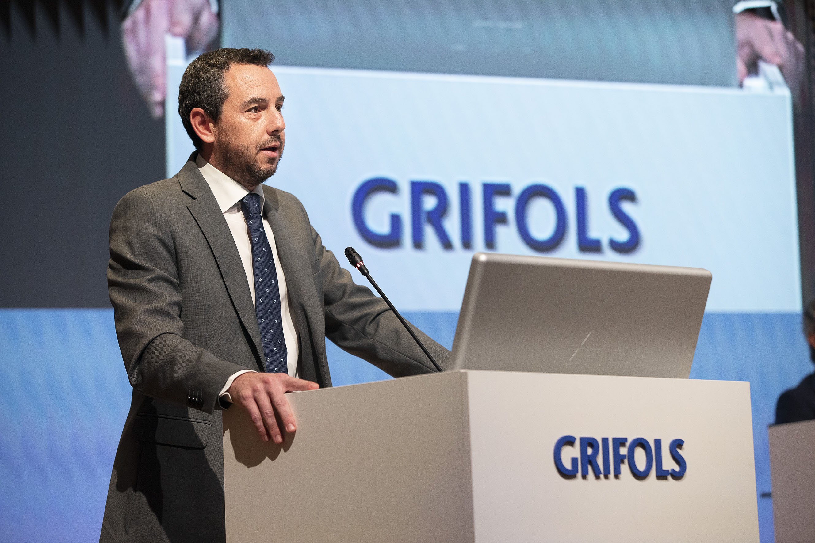Grifols guanya 143,6 milions fins al juny, un 46 % menys, per la compra de Biotest