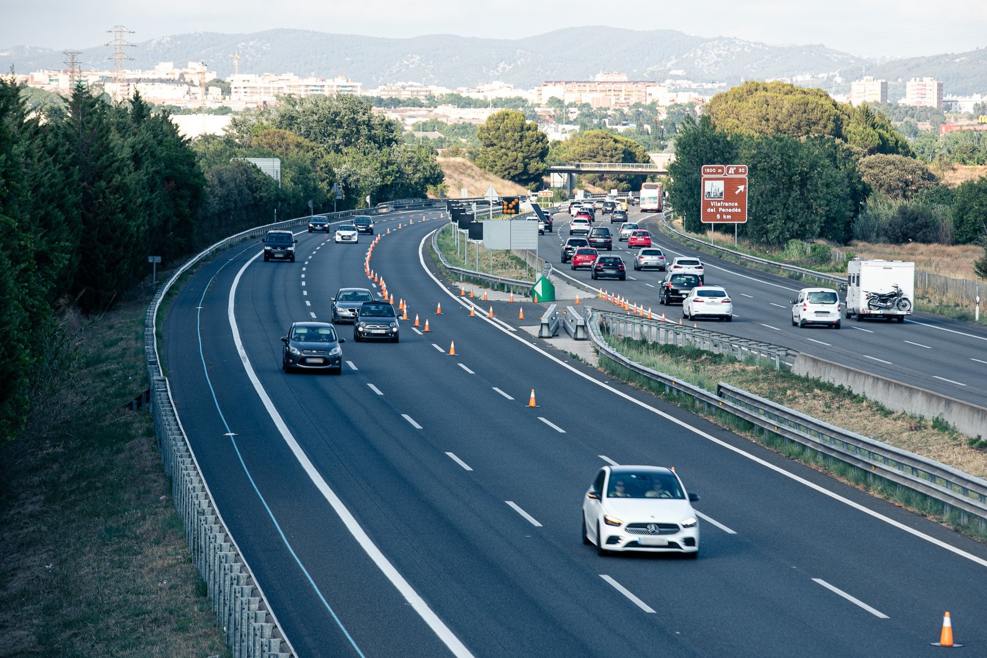 El Gobierno se compromete a invertir 1.000 millones en la AP-7 y AP-2 en los próximos 7 años