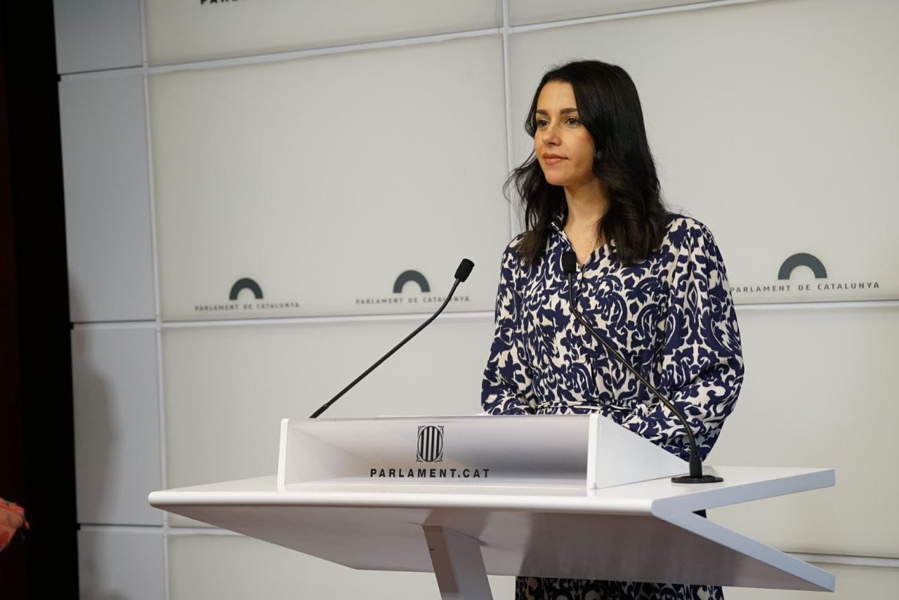 Inés Arrimadas vuelve a Catalunya para insultar a los últimos presidentes del Parlament: "Delincuentes"