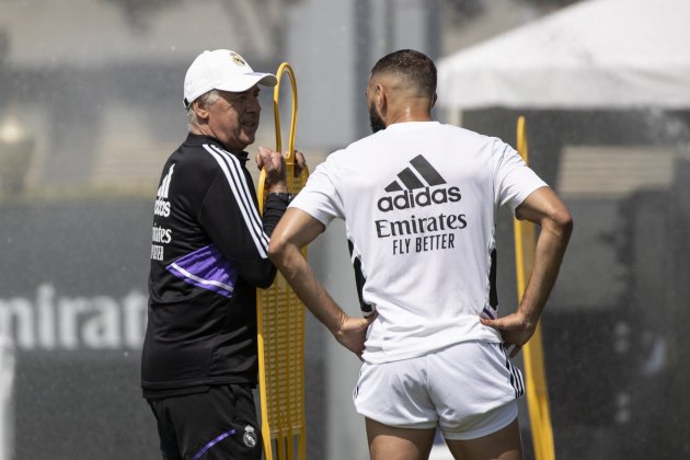 Carlo Ancelotti Karim Benzema entrenamiento Real Madrid / Foto: EFE Carlo Ancelotti Karim Benzema entrenamiento Real Madrid / Foto: EFE
