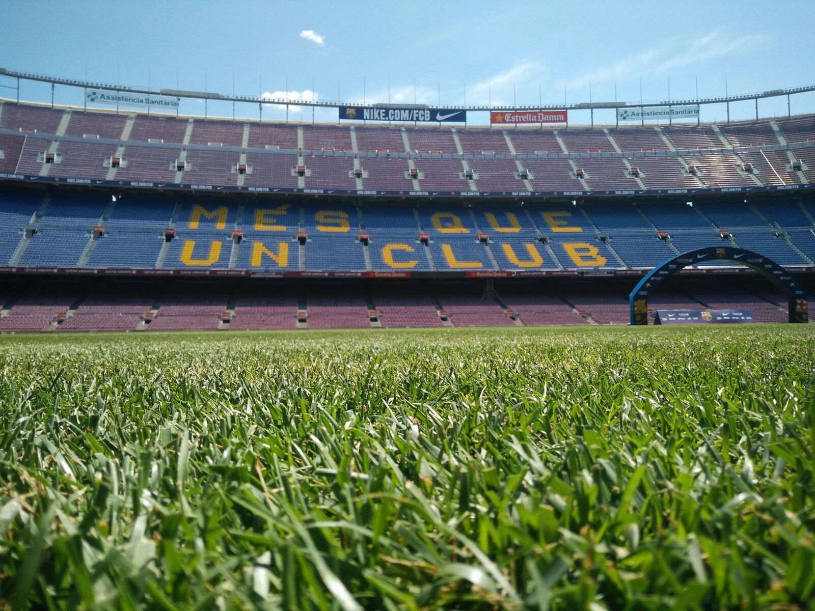 Roban dos equipos de fotografía en dos meses en el Camp Nou