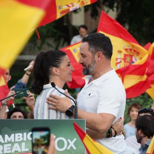 Macarena Olona se retira porque no la han dejado volver a Madrid