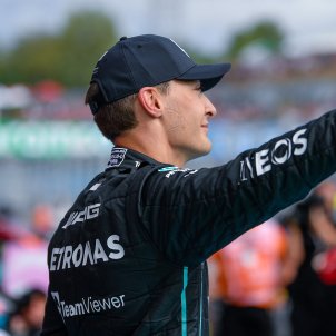 George Russell se corona en Hungría y consigue su primera 'pole' arrebatándosela a Carlos Sainz