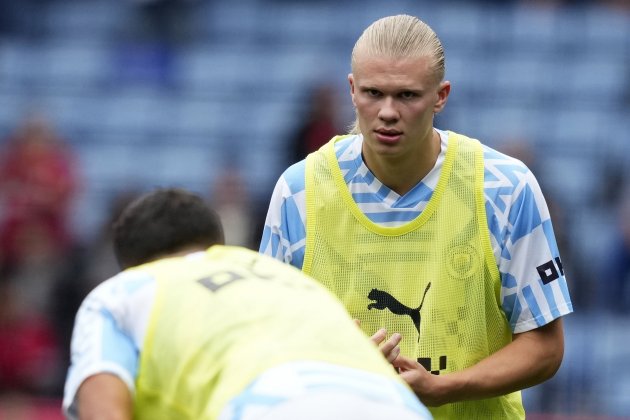 Erling Haaland community shield calentamiento / Foto: EFE